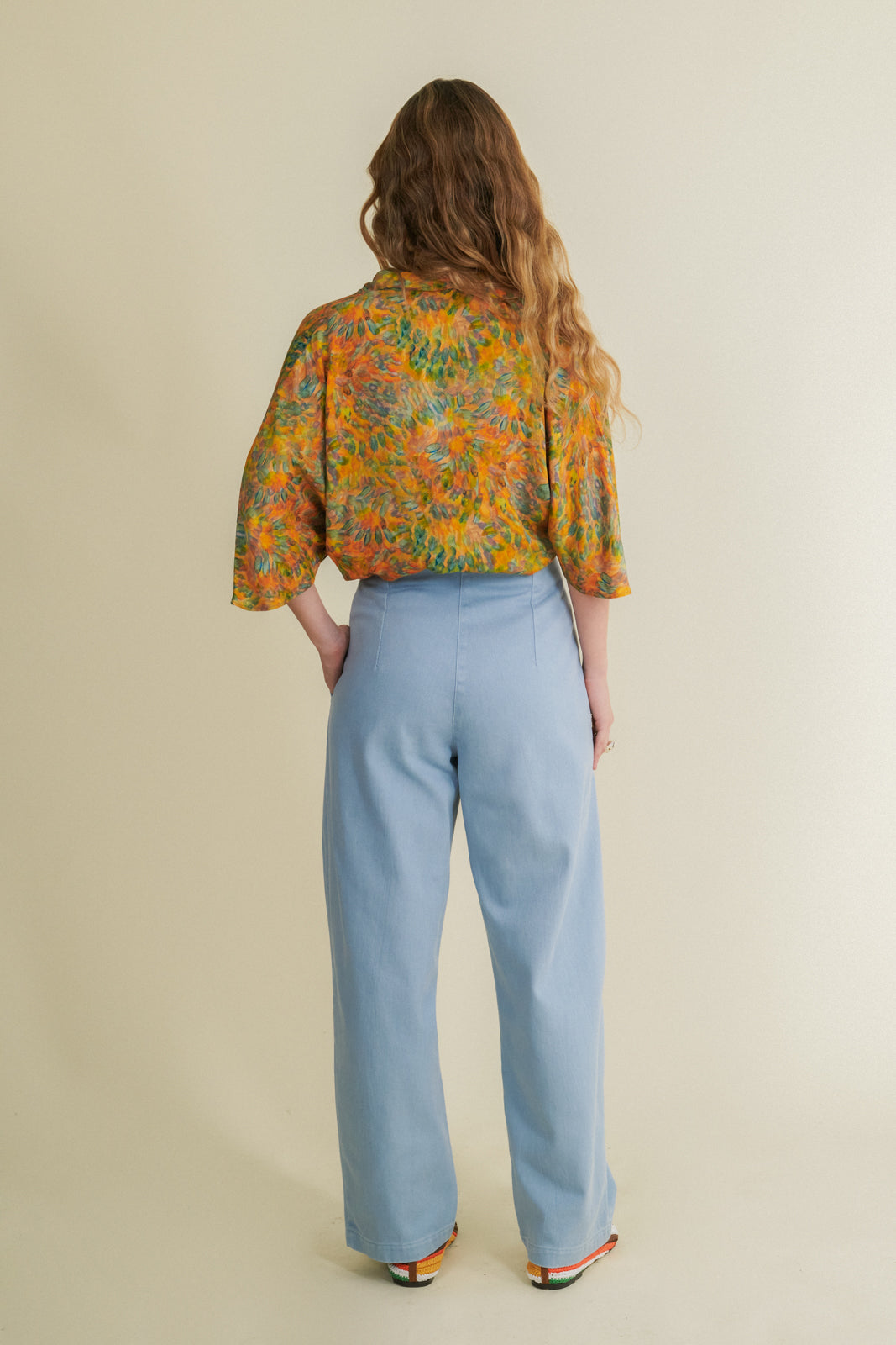 Pantalón Mimi light blue carrot fit