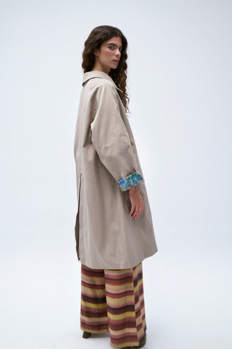 Gabardina beige Lole