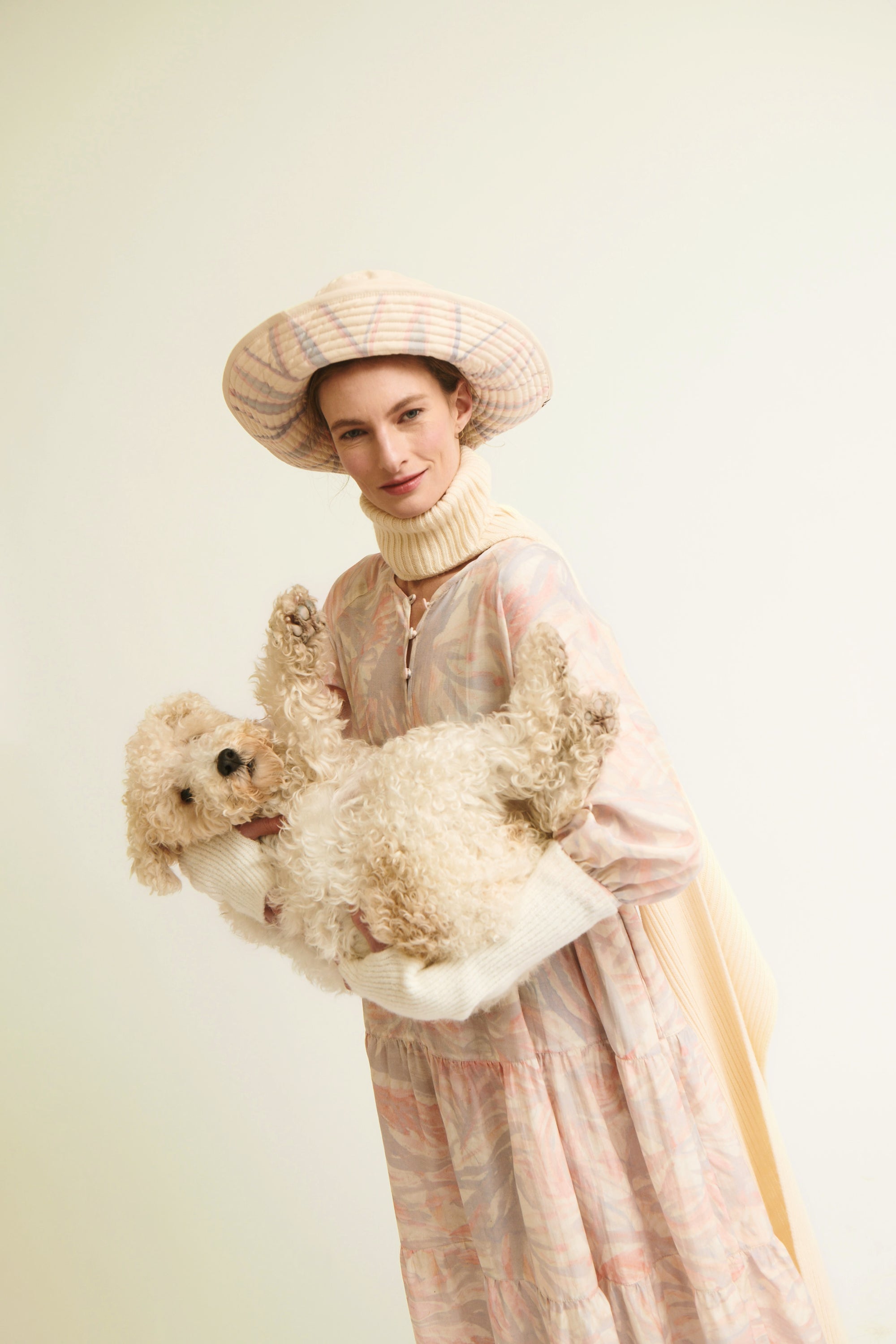 Sombrero de pescador con diseño de diente de león en color rosa