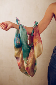 Silk Scarf En el Espejo